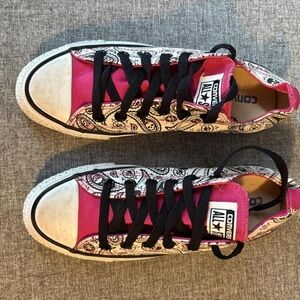 Converse Low Top Sneakers Pink Black Paisley